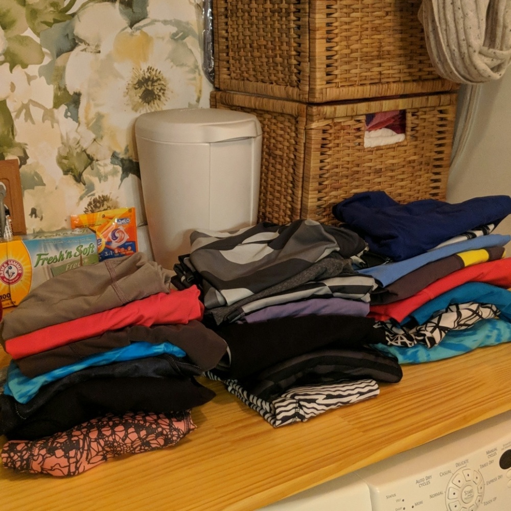 22 pairs of Nike leggings size small